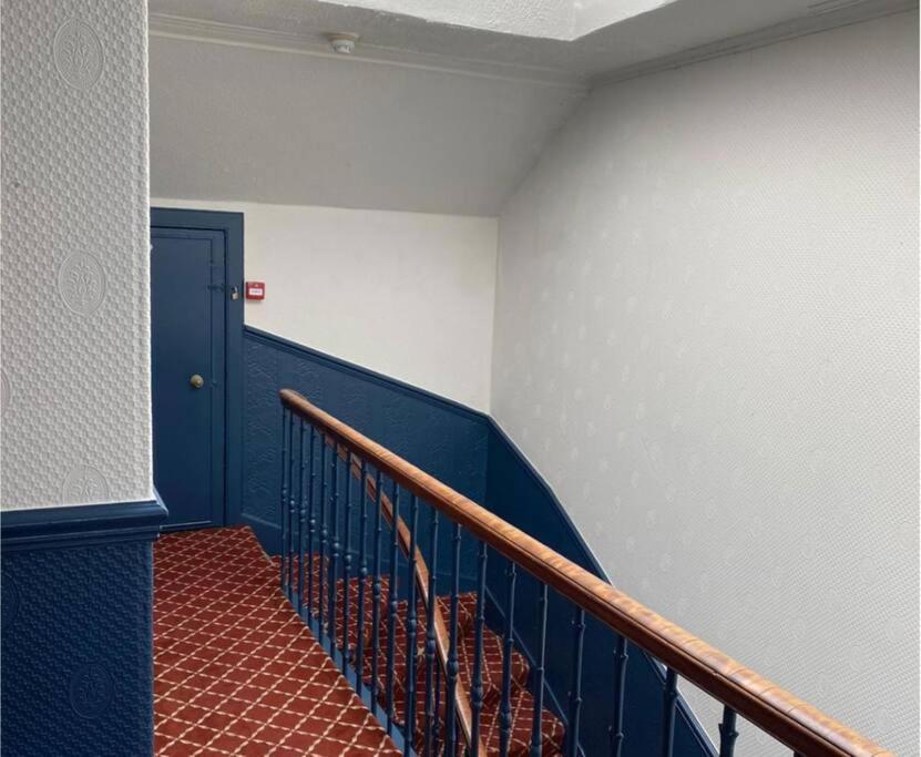 The Kingsview Townhouse - Boutique Hostel Edinburg Exteriör bild