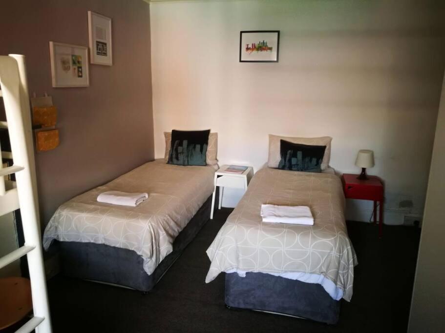 The Kingsview Townhouse - Boutique Hostel Edinburg Exteriör bild