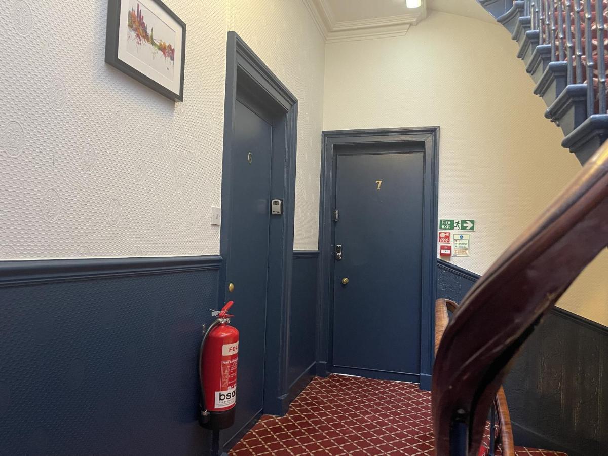 The Kingsview Townhouse - Boutique Hostel Edinburg Exteriör bild