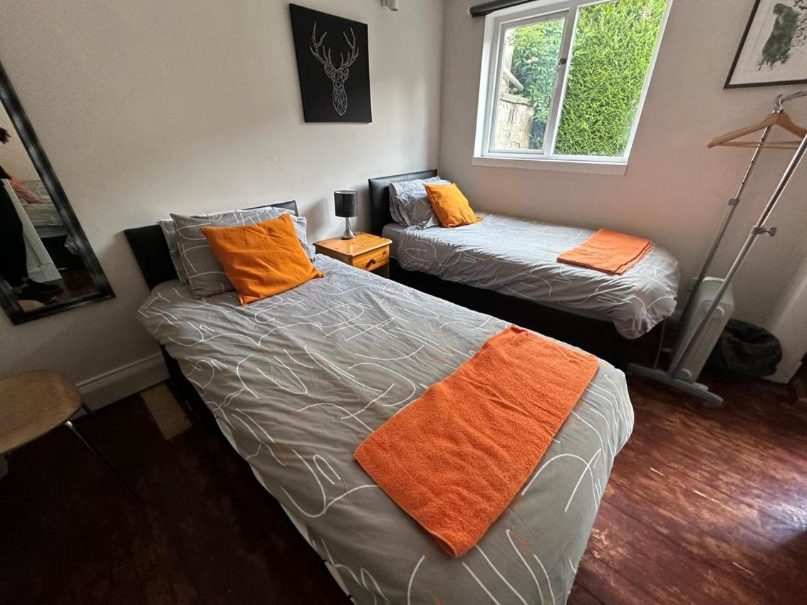 The Kingsview Townhouse - Boutique Hostel Edinburg Exteriör bild